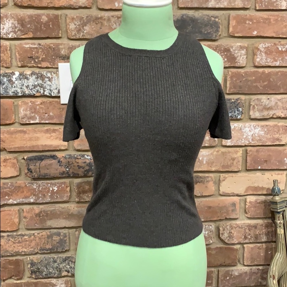 American Eagle cropped open shoulder top EUC